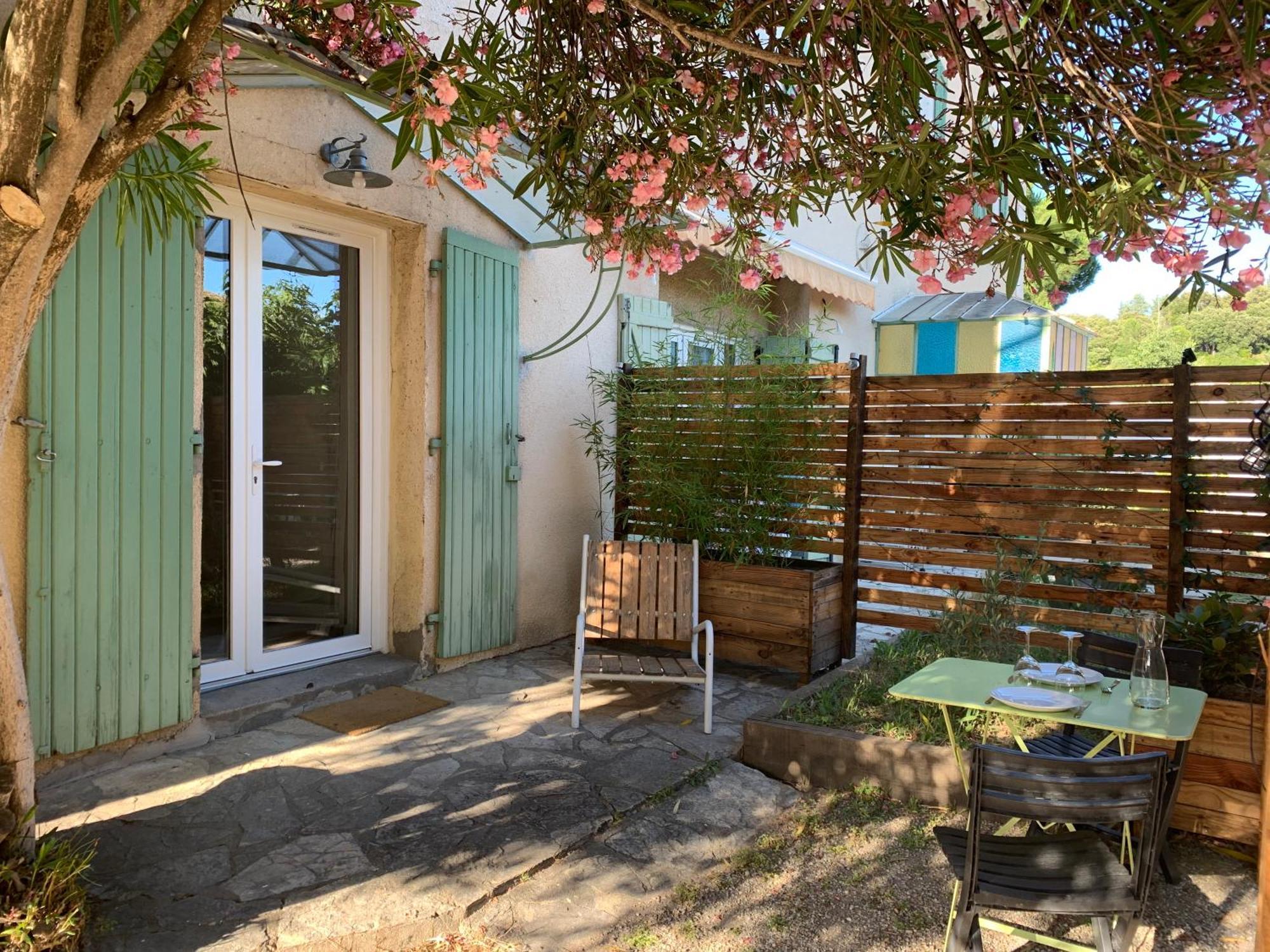 Studio Moderne Cozy Apartment Ribaute-les-Tavernes Exterior photo